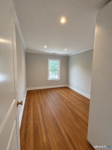 560 Old Town Road, Trumbull, CT 06611