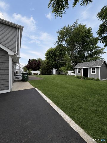 560 Old Town Road, Trumbull, CT 06611