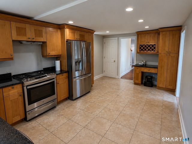 560 Old Town Road, Trumbull, CT 06611