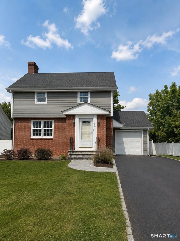 560 Old Town Road, Trumbull, CT 06611