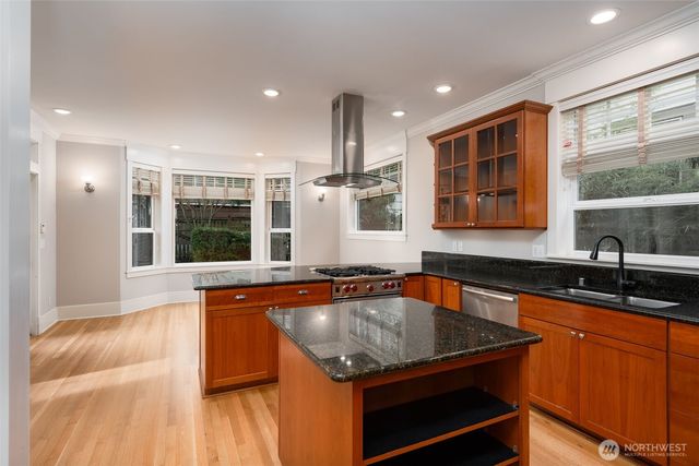 6215 22nd Avenue NE, Seattle, WA 98115