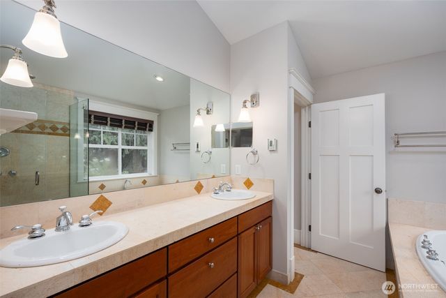 6215 22nd Avenue NE, Seattle, WA 98115