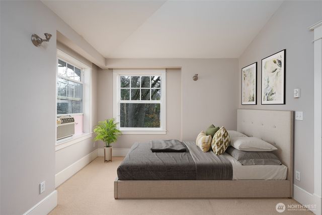 6215 22nd Avenue NE, Seattle, WA 98115