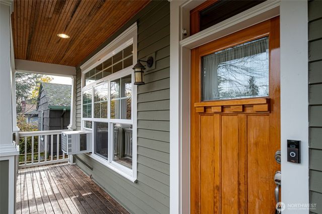 6215 22nd Avenue NE, Seattle, WA 98115