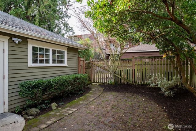 6215 22nd Avenue NE, Seattle, WA 98115