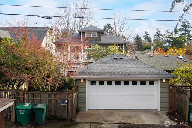 6215 22nd Avenue NE, Seattle, WA 98115