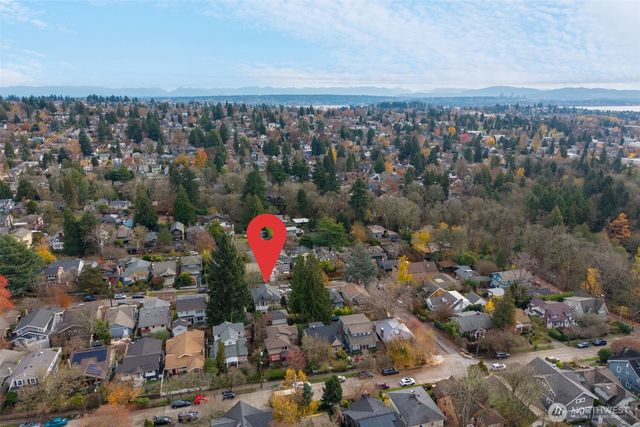 6215 22nd Avenue NE, Seattle, WA 98115