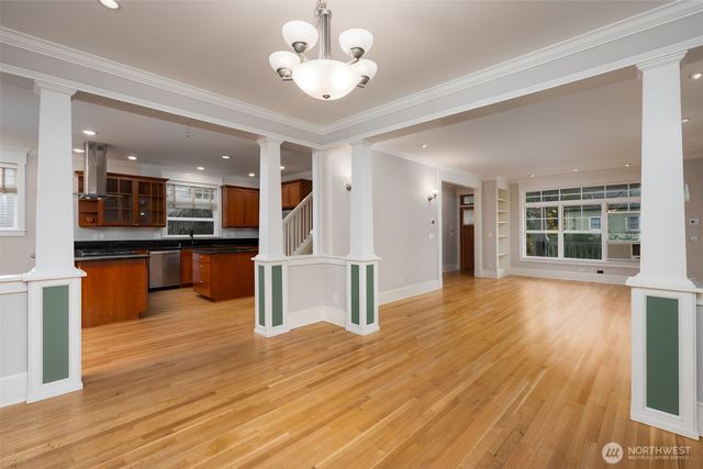 6215 22nd Avenue NE, Seattle, WA 98115