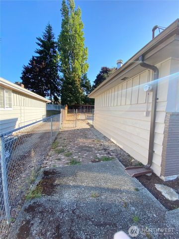 621 SW 132 Street, Burien, WA 98146