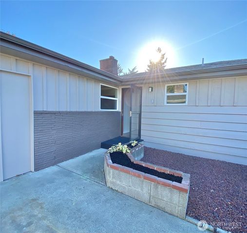 621 SW 132 Street, Burien, WA 98146