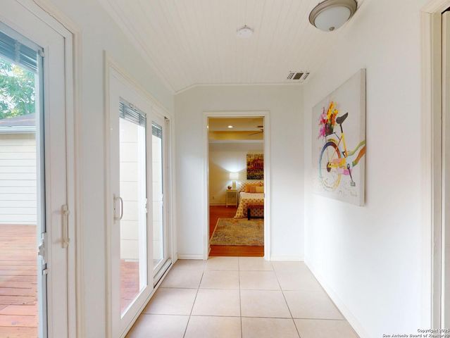 357 Irvington, San Antonio, TX 78209
