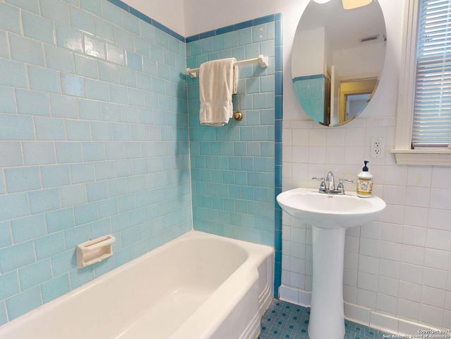 357 Irvington, San Antonio, TX 78209