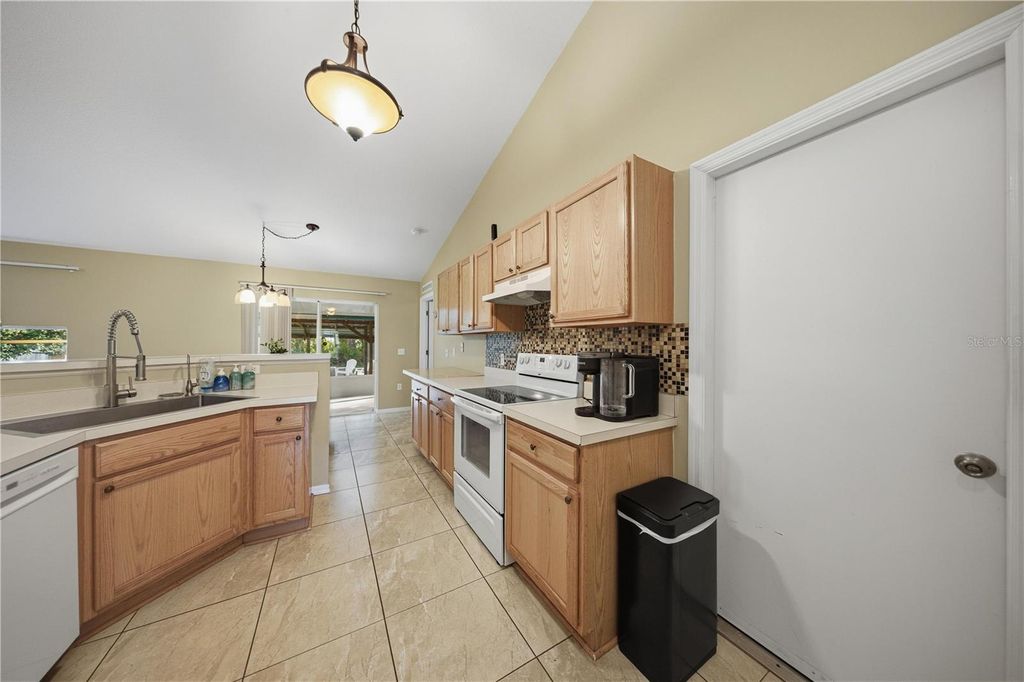 Image 11 of property listing at 4180 SW 131ST PLACE ROAD, Ocala, FL 34473