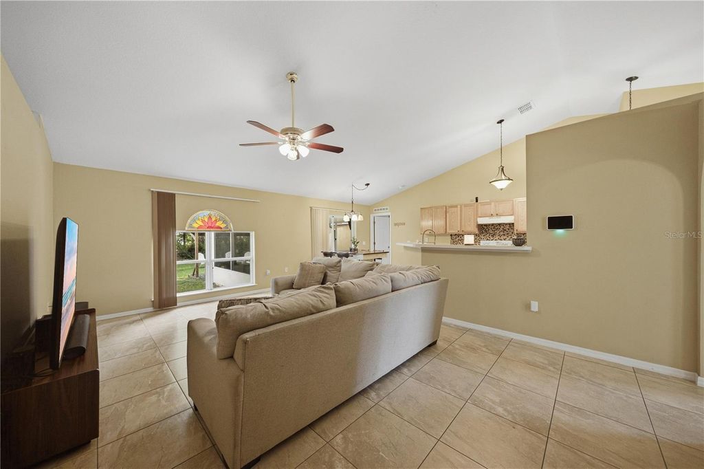 Image 7 of property listing at 4180 SW 131ST PLACE ROAD, Ocala, FL 34473