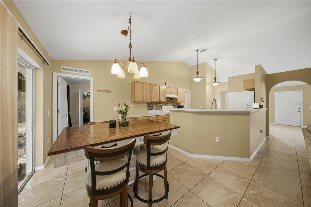 Image 8 of property listing at 4180 SW 131ST PLACE ROAD, Ocala, FL 34473