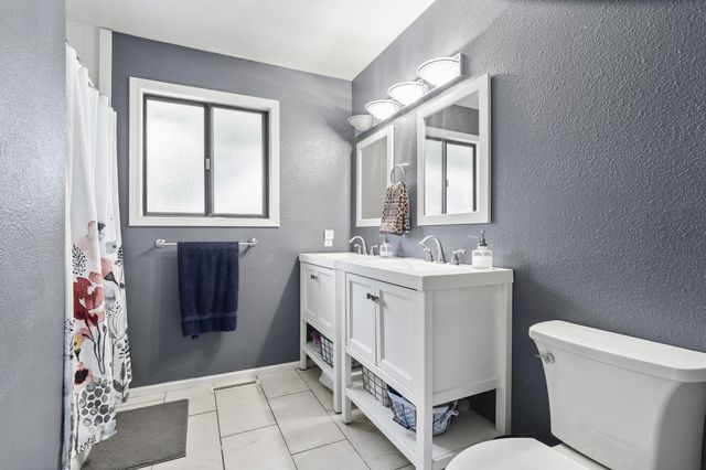1631 Angel Crest Drive, Medford, OR 97504