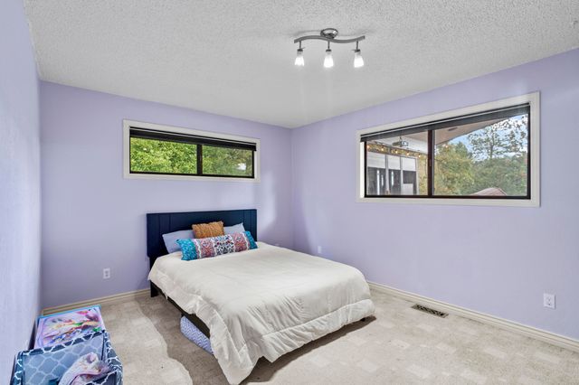 1631 Angel Crest Drive, Medford, OR 97504