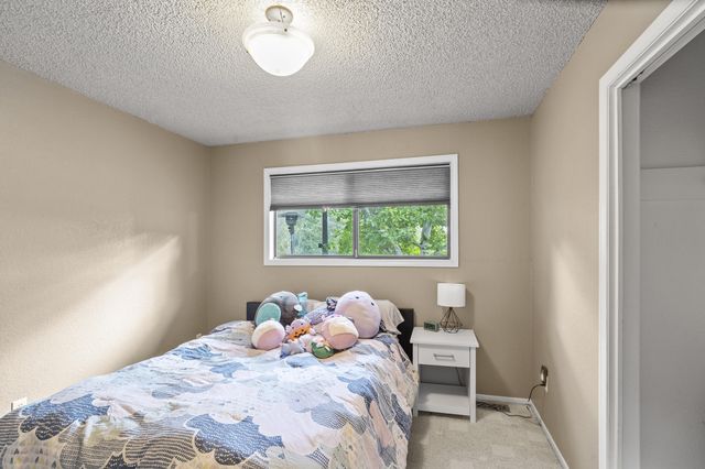 1631 Angel Crest Drive, Medford, OR 97504