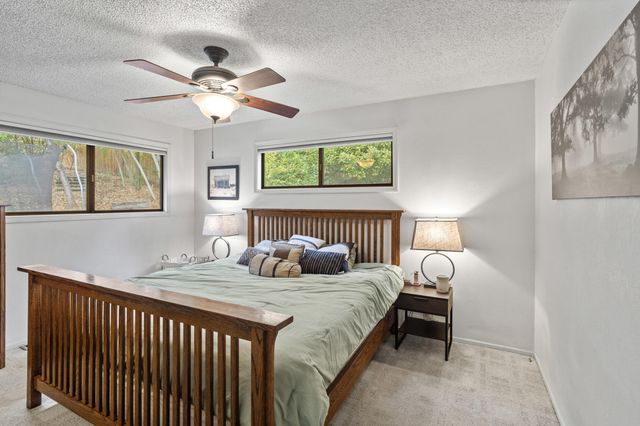 1631 Angel Crest Drive, Medford, OR 97504