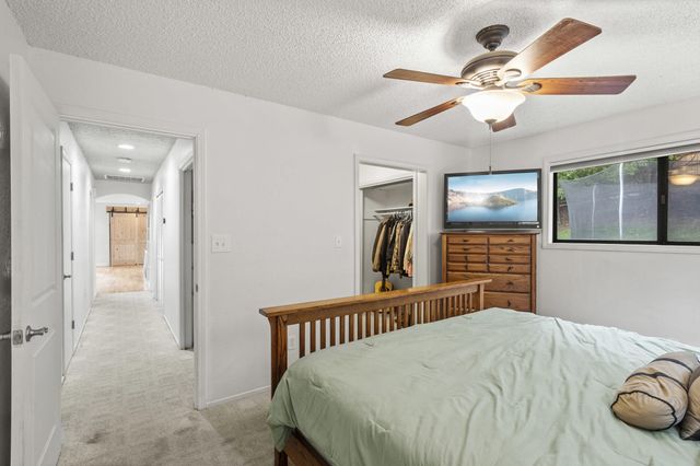 1631 Angel Crest Drive, Medford, OR 97504
