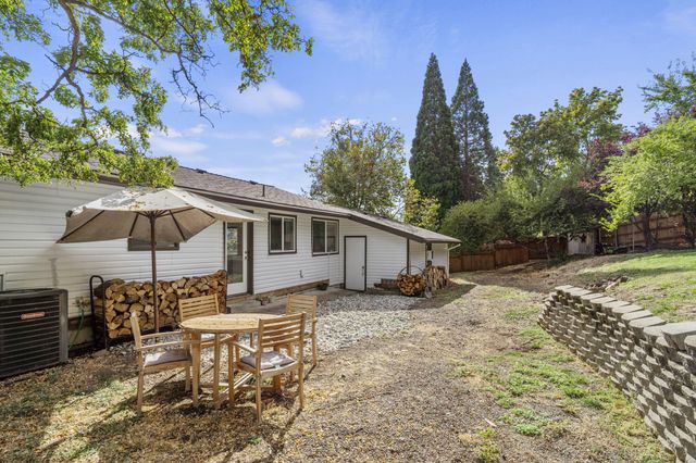 1631 Angel Crest Drive, Medford, OR 97504