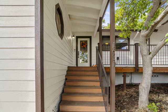 1631 Angel Crest Drive, Medford, OR 97504