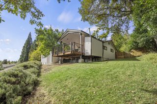 1631 Angel Crest Drive, Medford, OR 97504