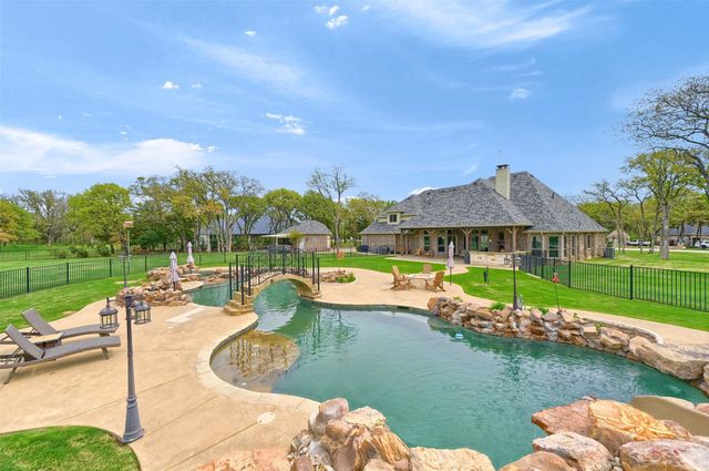 7545 Colton Lane, Pilot Point, TX 76258