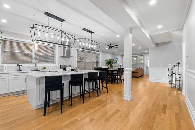 7727 S Roberts Road, Bridgeview, IL 60455