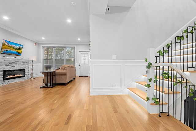 7727 S Roberts Road, Bridgeview, IL 60455