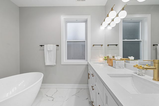 7727 S Roberts Road, Bridgeview, IL 60455