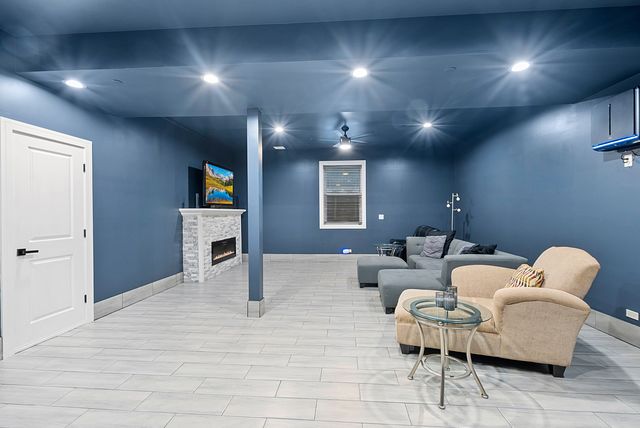 7727 S Roberts Road, Bridgeview, IL 60455