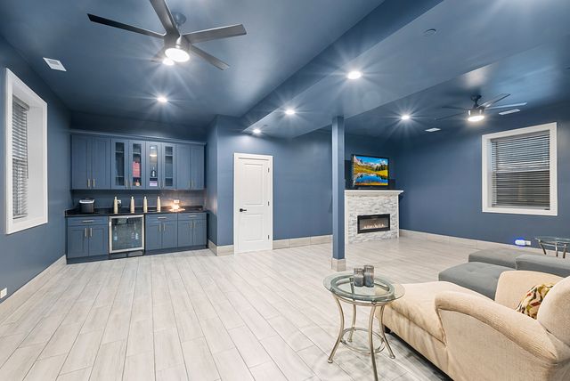 7727 S Roberts Road, Bridgeview, IL 60455