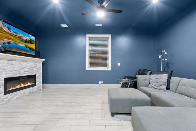 7727 S Roberts Road, Bridgeview, IL 60455