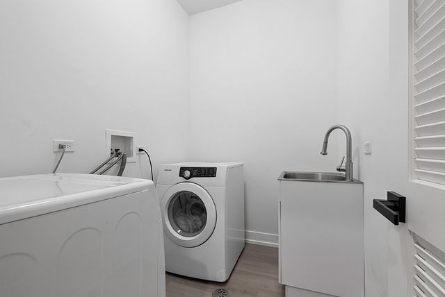 7727 S Roberts Road, Bridgeview, IL 60455