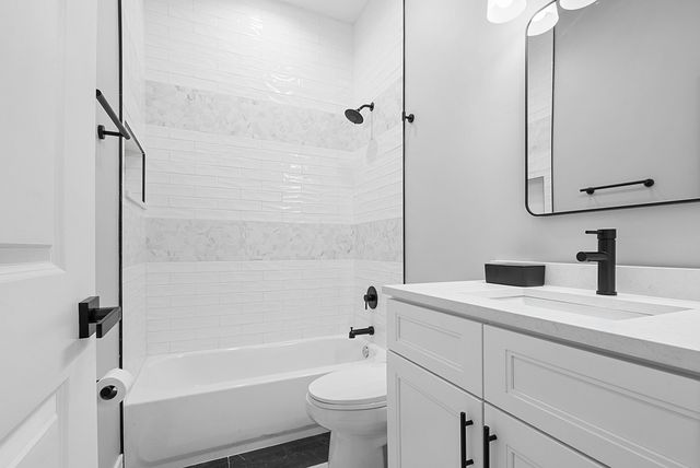 7727 S Roberts Road, Bridgeview, IL 60455