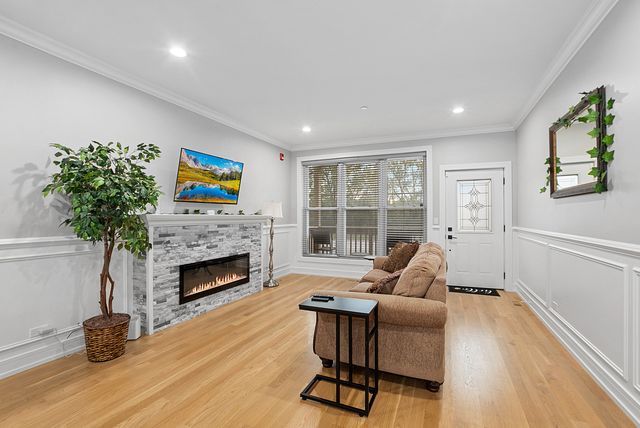 7727 S Roberts Road, Bridgeview, IL 60455