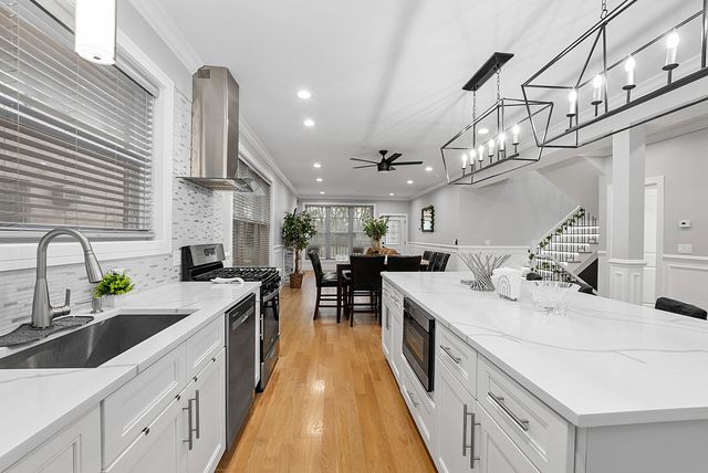 7727 S Roberts Road, Bridgeview, IL 60455