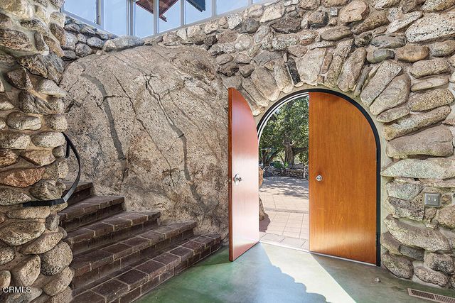 3740 Canyon Crest Road, Altadena, CA 91001