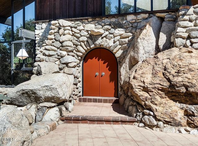 3740 Canyon Crest Road, Altadena, CA 91001