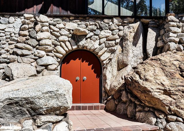 3740 Canyon Crest Road, Altadena, CA 91001