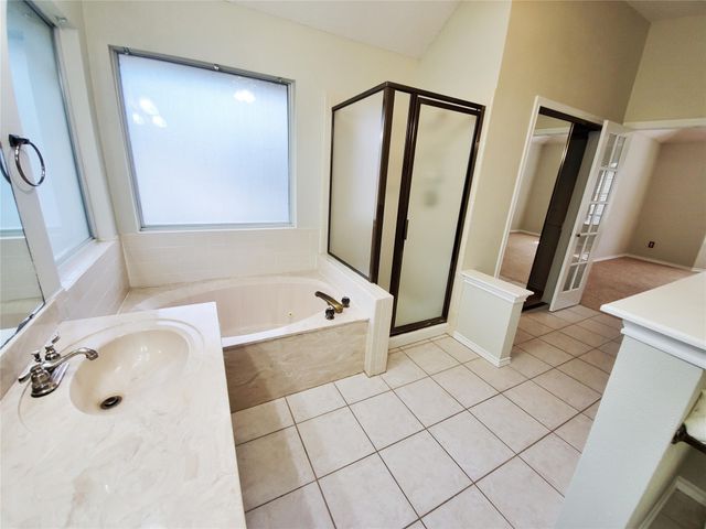 1040 Woodbriar Drive, Grapevine, TX 76051