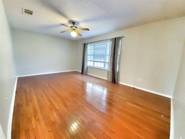 1040 Woodbriar Drive, Grapevine, TX 76051