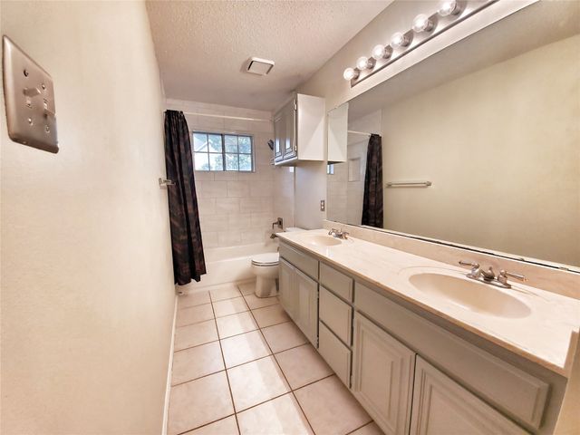 1040 Woodbriar Drive, Grapevine, TX 76051