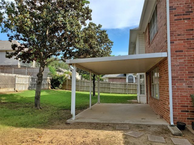 1040 Woodbriar Drive, Grapevine, TX 76051