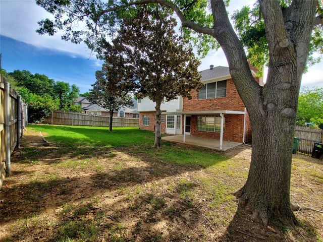 1040 Woodbriar Drive, Grapevine, TX 76051