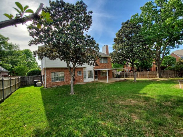 1040 Woodbriar Drive, Grapevine, TX 76051
