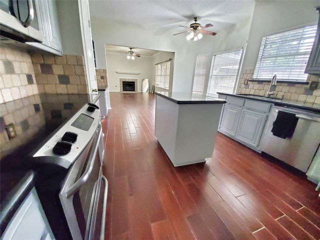1040 Woodbriar Drive, Grapevine, TX 76051