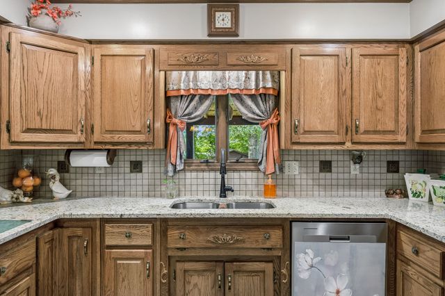 755 Utsi Rd, Estill Springs, TN 37330