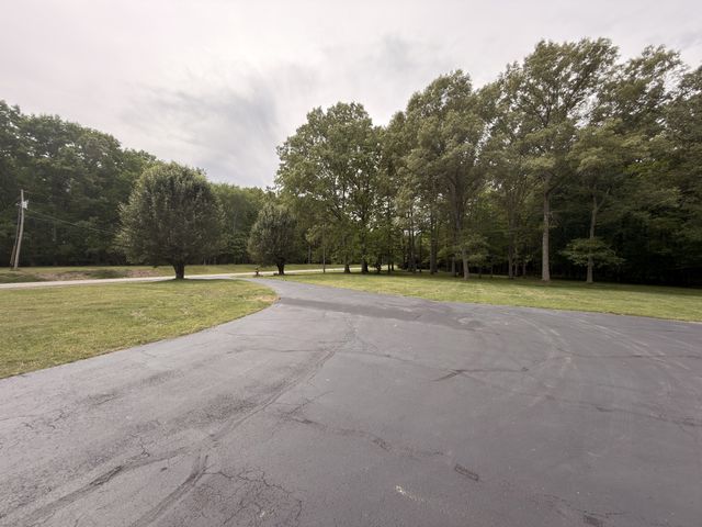 755 Utsi Rd, Estill Springs, TN 37330